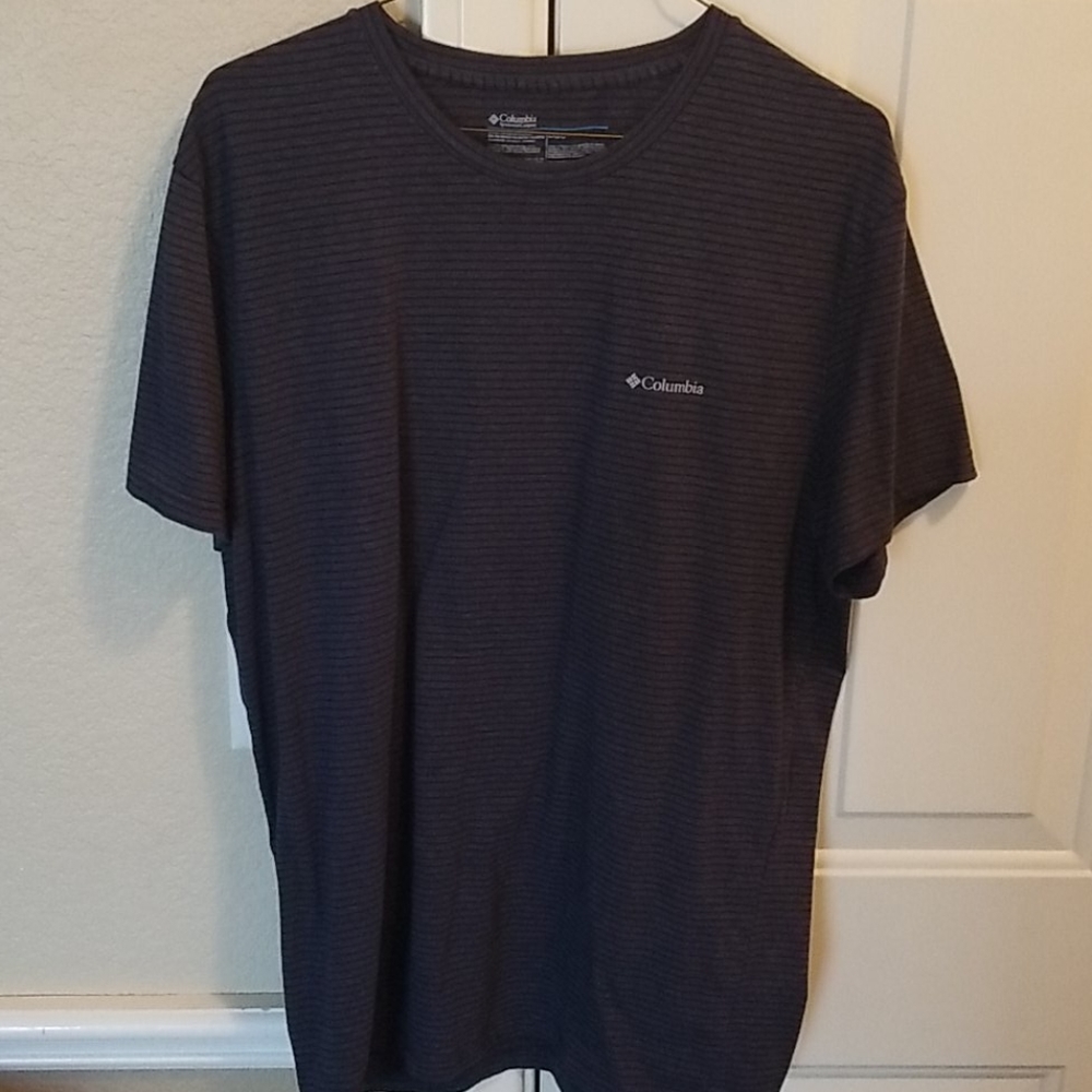 Grey striped Colmbia t shirt
